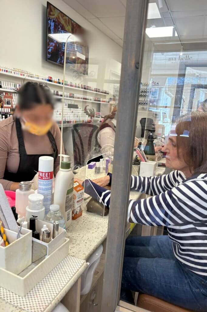 Mom's Nail Salon Day